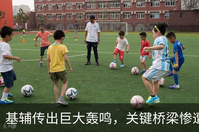 基辅传出巨大轰鸣，关键桥梁惨遭轰炸，俄军打算将基辅一分为二？